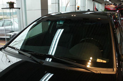 武漢東湖開發區汽車玻璃貼膜常識 全面解析玻璃貼膜的選擇與注意事項