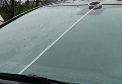 汽車擋風玻璃臟了怎么辦？老司機教你幾招比抹布更管用的清潔方法