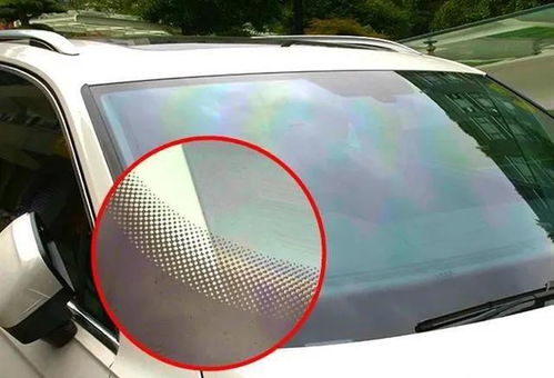 汽車前擋風(fēng)玻璃上的小黑點(diǎn)和小黑邊有什么作用？九成司機(jī)可能都不知道