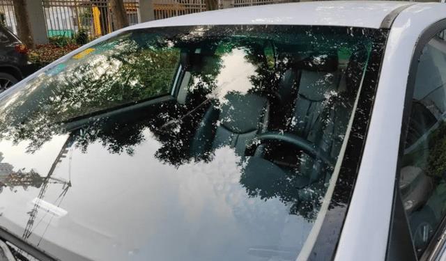 汽車玻璃防霧防雨神器 長效除霧膜與驅(qū)水噴劑的全方位解析